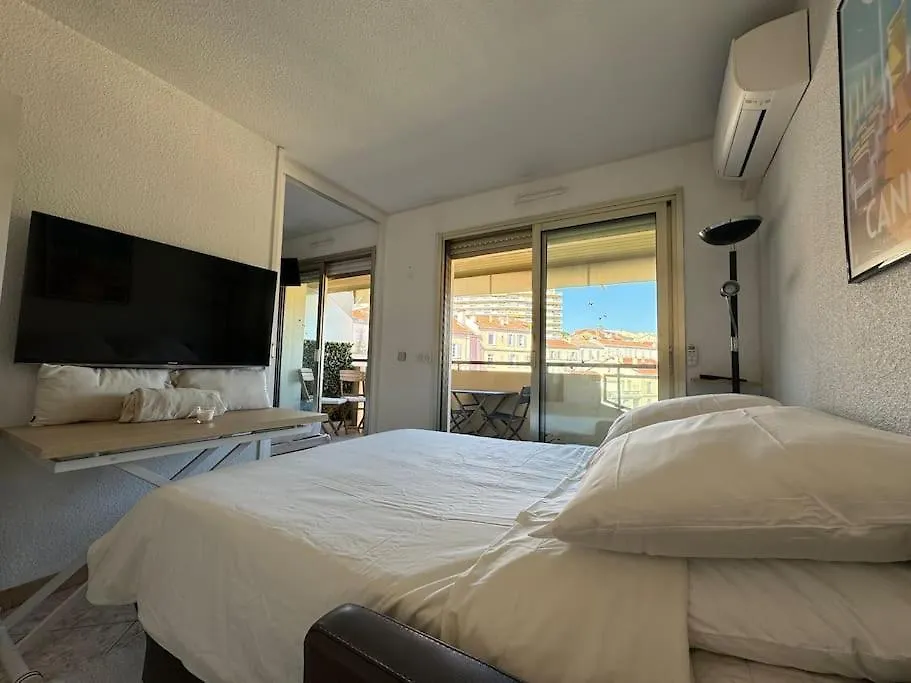 Superbe Appartement Avec Terrasse, 5 Minutes Croisette Cannes 0*,  Francie