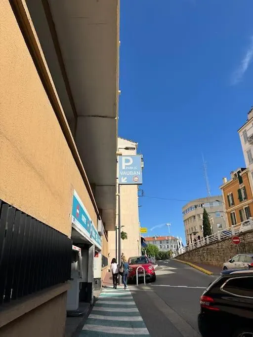 Superbe Appartement Avec Terrasse, 5 Minutes Croisette Cannes 0*,  Francie