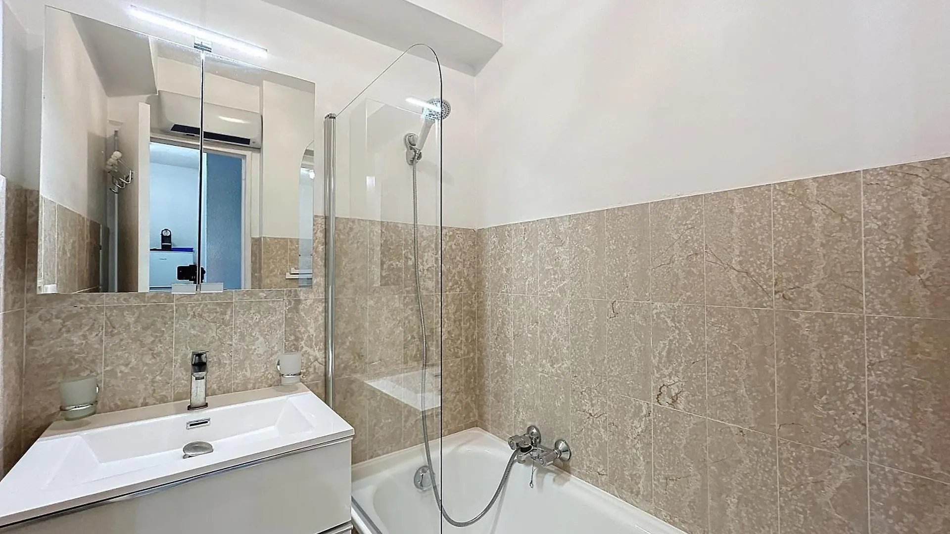Apartment Superbe Appartement Avec Terrasse, 5 Minutes Croisette Cannes France