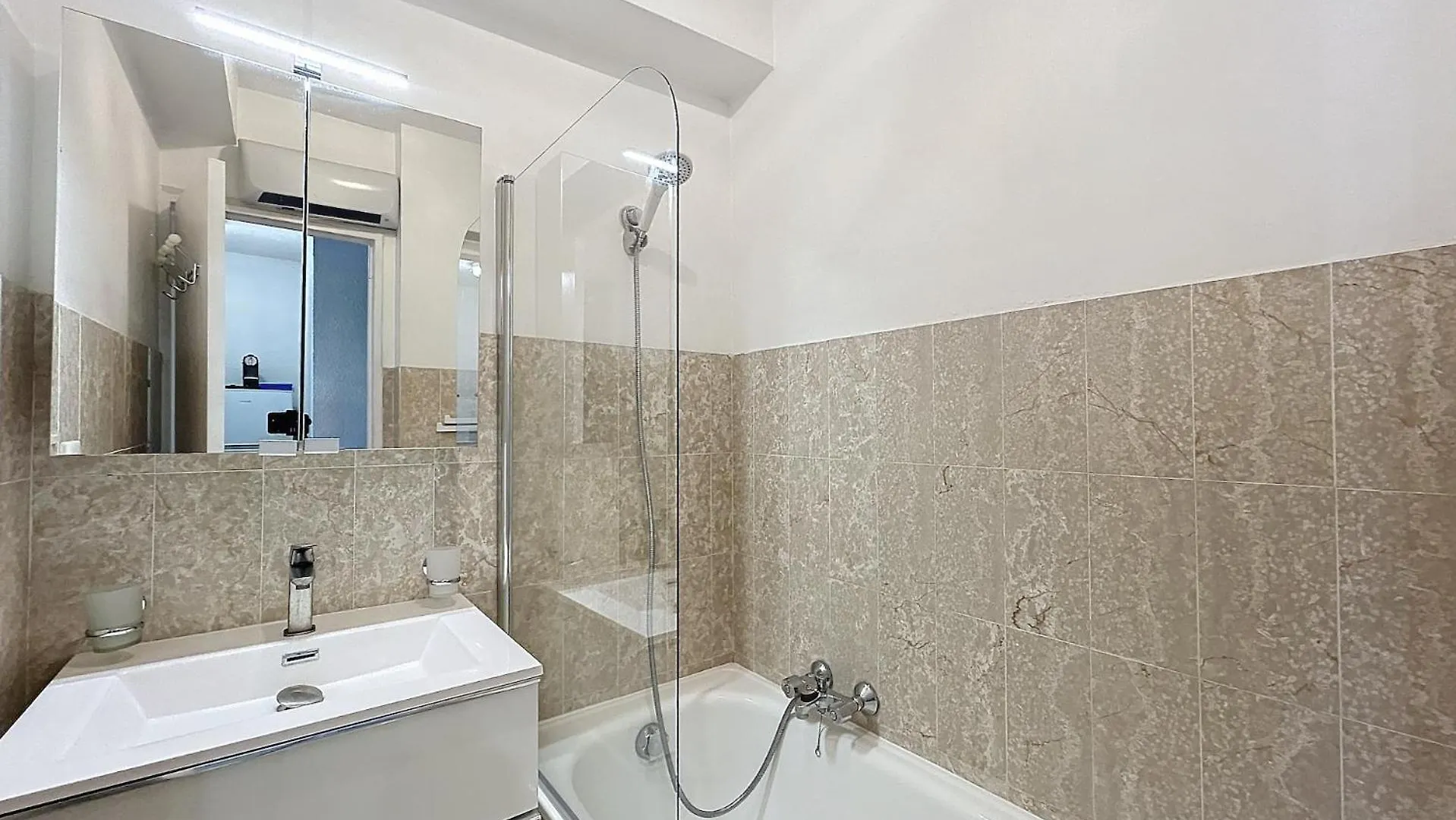 Superbe Appartement Avec Terrasse, 5 Minutes Croisette Cannes